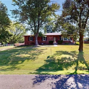 24 unit Condos Aparment in 2121 Greenes st Adel ia 50003